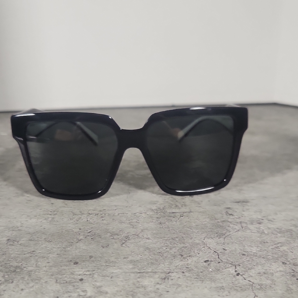 Stylish Black Square Sunglasses